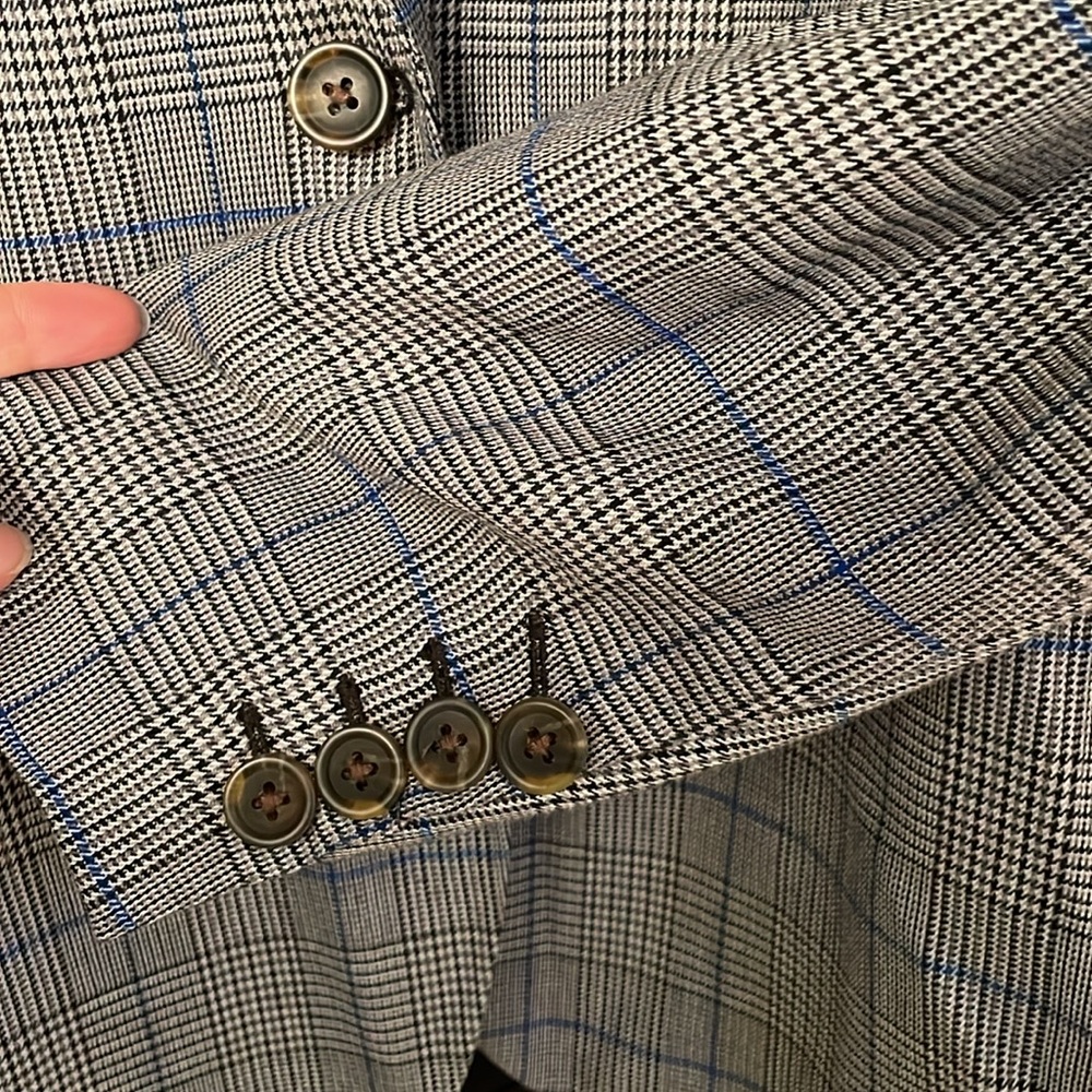 Suit Coat - Stylish Pattern - Excellent Condition! - image 4